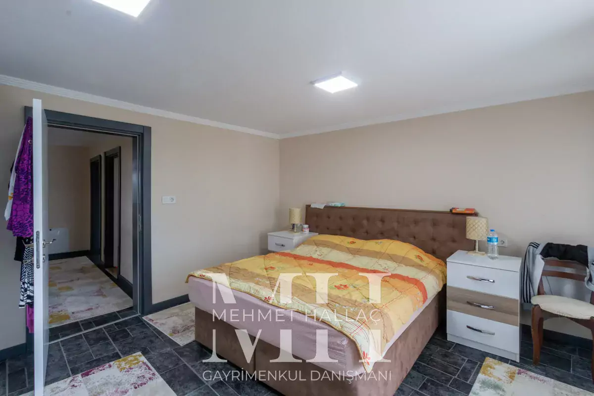 Silivri Büyüksinekli de 1068 m2 Arsa İçinde 7+2 Villa