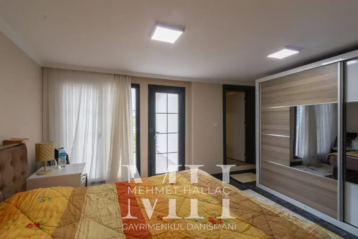Silivri Büyüksinekli de 1068 m2 Arsa İçinde 7+2 Villa