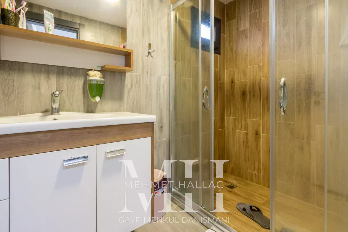 Silivri Büyüksinekli de 1068 m2 Arsa İçinde 7+2 Villa