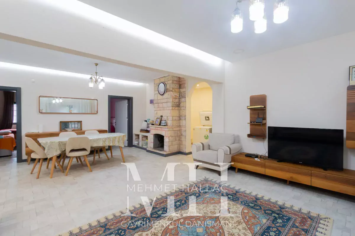 Silivri Büyüksinekli de 1068 m2 Arsa İçinde 7+2 Villa