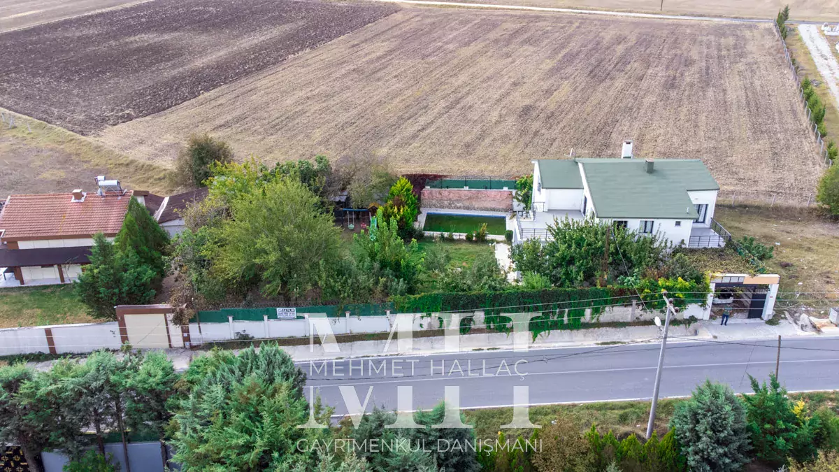 Silivri Büyüksinekli de 1068 m2 Arsa İçinde 7+2 Villa