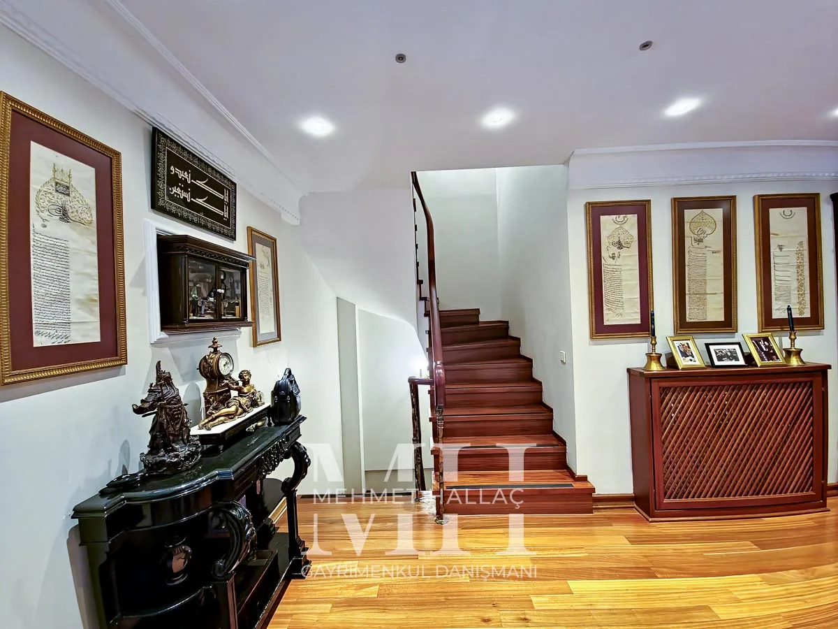 Bakırköy Florya’da Geniş Bahçeli ve Havuzlu 550 m² Lüks Villa