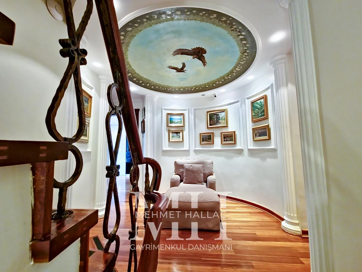Bakırköy Florya’da Geniş Bahçeli ve Havuzlu 550 m² Lüks Villa