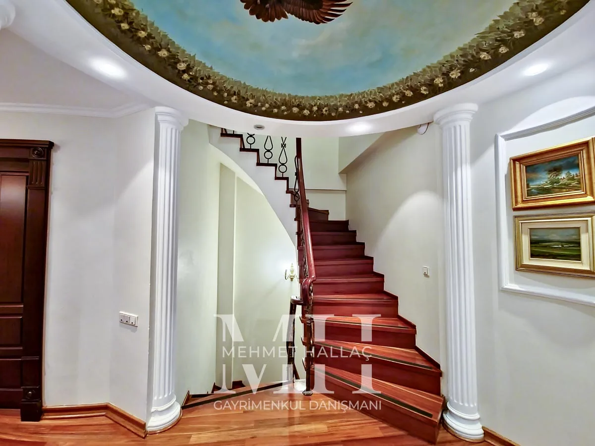 Bakırköy Florya’da Geniş Bahçeli ve Havuzlu 550 m² Lüks Villa