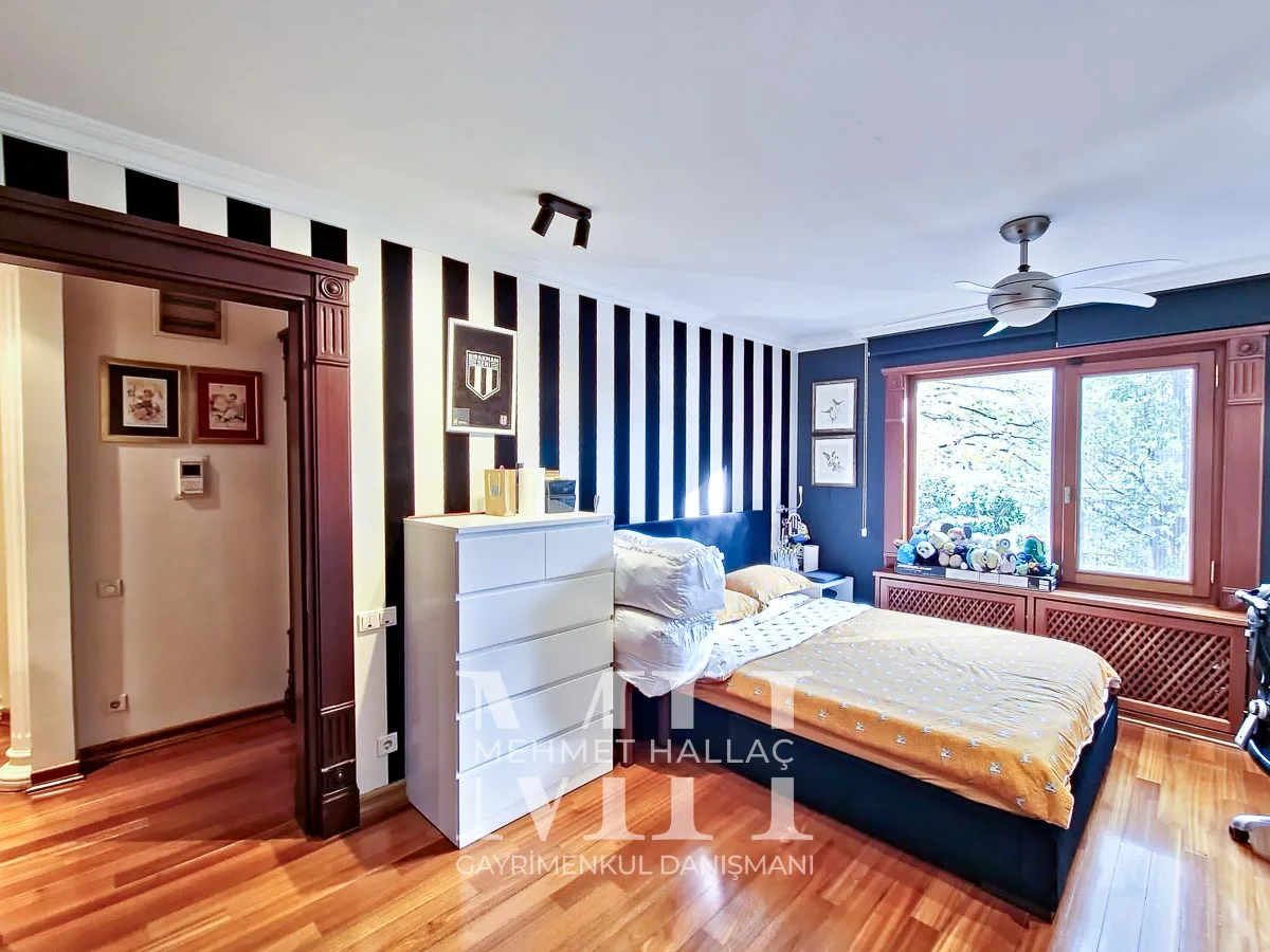 Bakırköy Florya’da Geniş Bahçeli ve Havuzlu 550 m² Lüks Villa