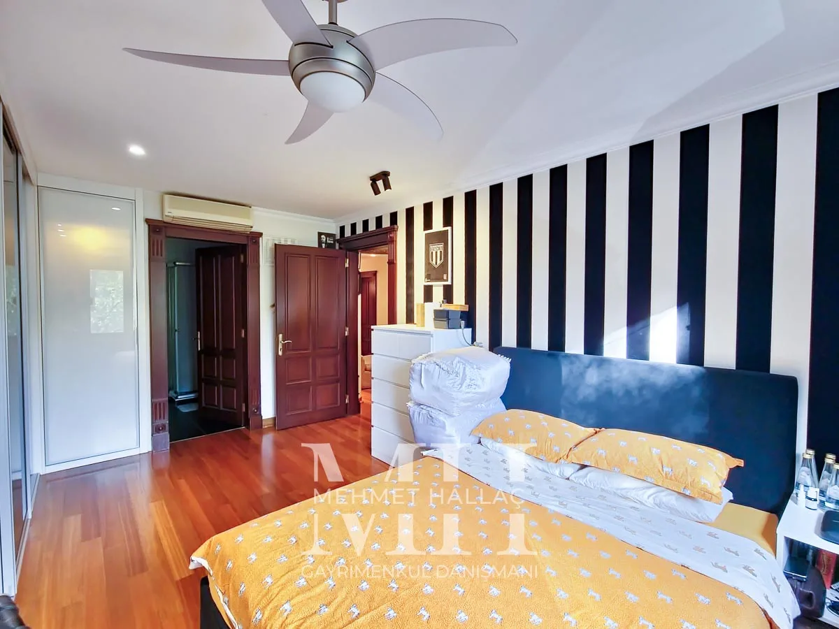 Bakırköy Florya’da Geniş Bahçeli ve Havuzlu 550 m² Lüks Villa