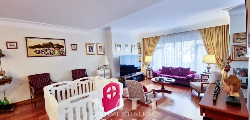 Bakırköy Florya’da Geniş Bahçeli ve Havuzlu 550 m² Lüks Villa