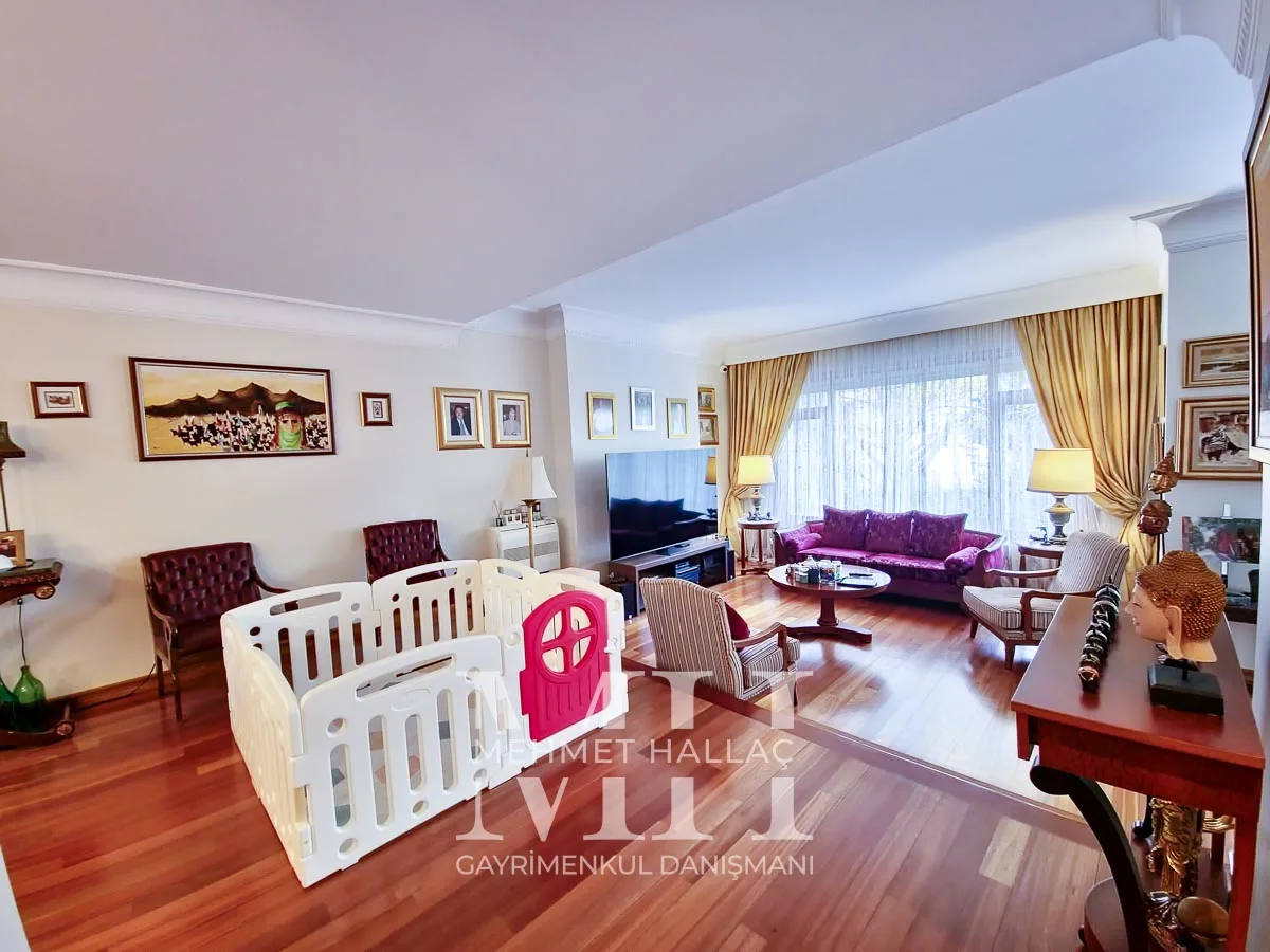 Bakırköy Florya’da Geniş Bahçeli ve Havuzlu 550 m² Lüks Villa