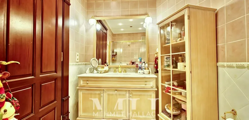 Bakırköy Florya’da Geniş Bahçeli ve Havuzlu 550 m² Lüks Villa