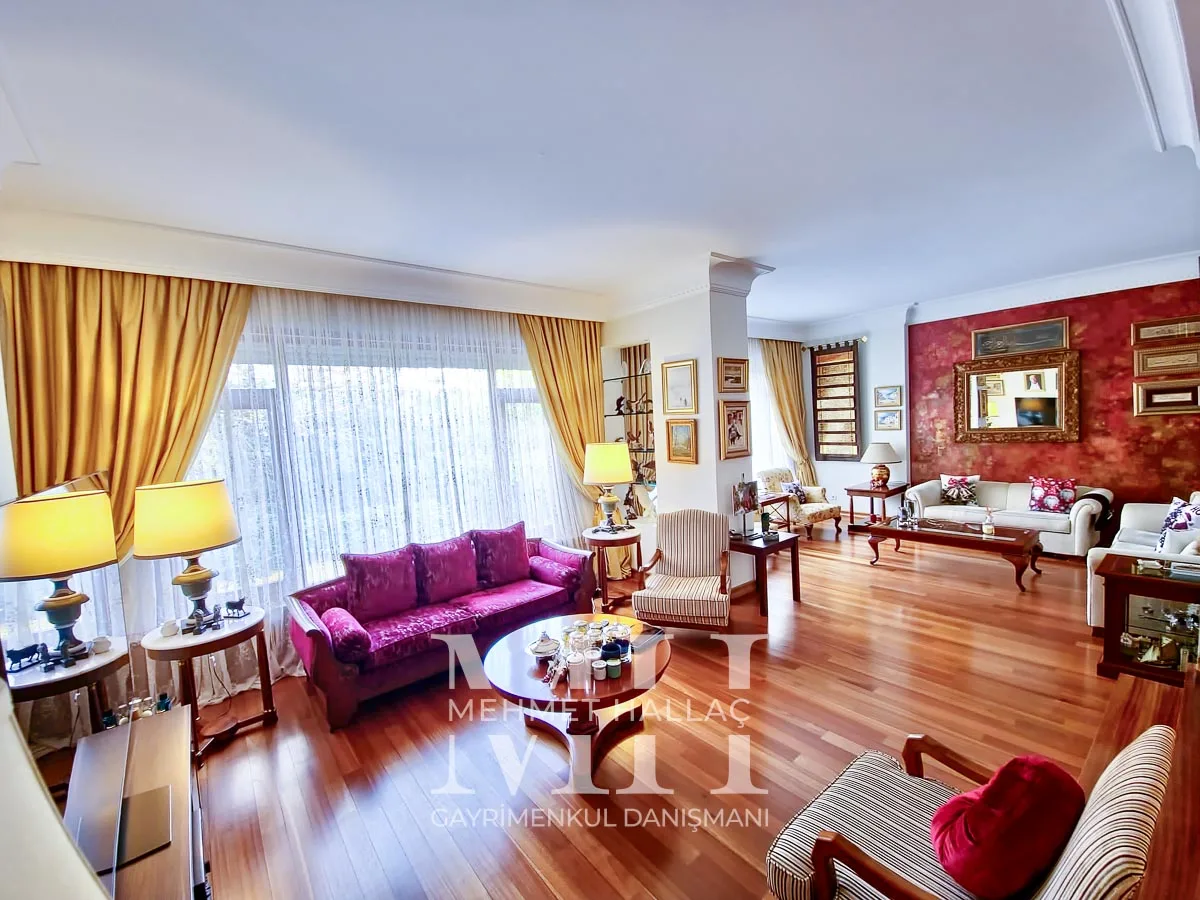 Bakırköy Florya’da Geniş Bahçeli ve Havuzlu 550 m² Lüks Villa