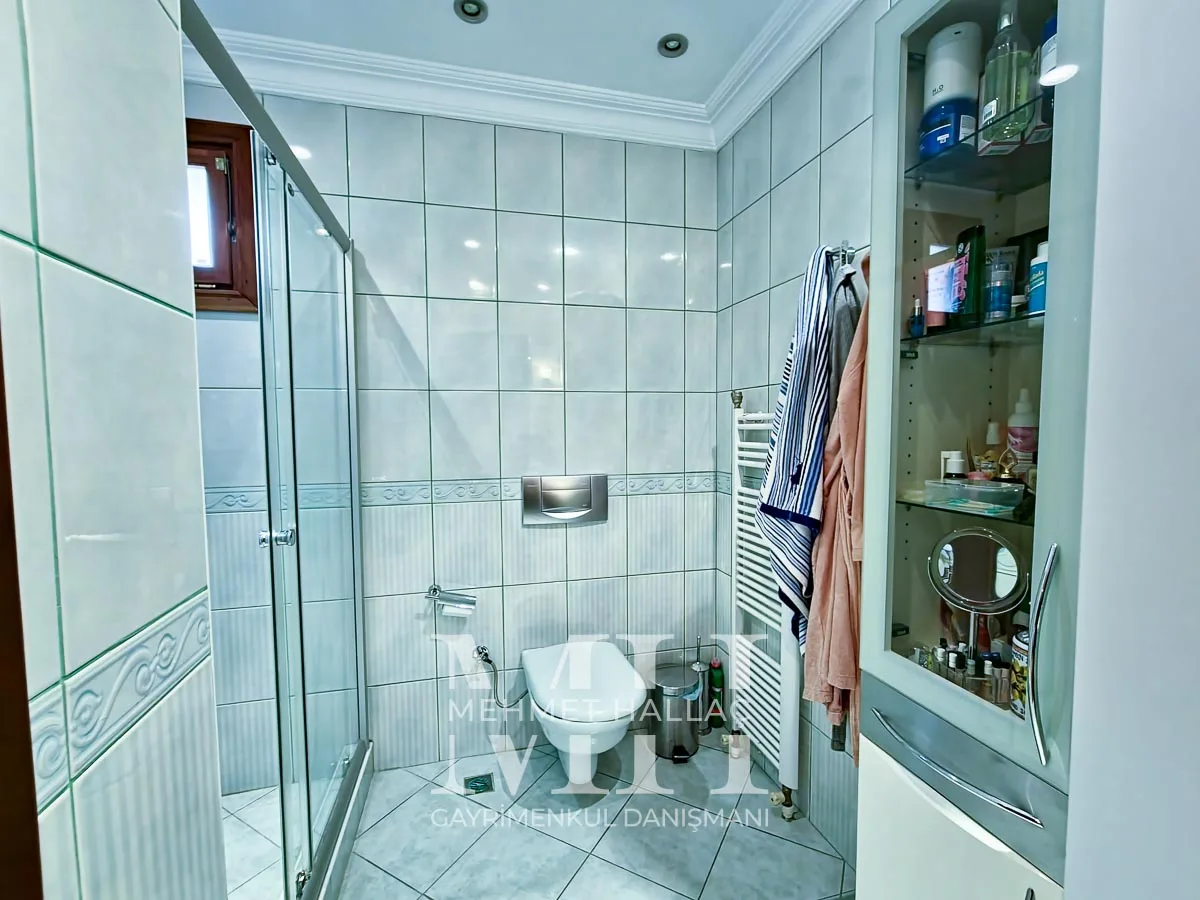 Bakırköy Florya’da Geniş Bahçeli ve Havuzlu 550 m² Lüks Villa