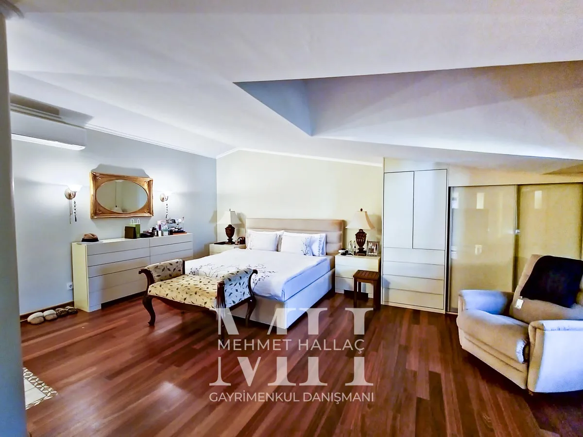 Bakırköy Florya’da Geniş Bahçeli ve Havuzlu 550 m² Lüks Villa