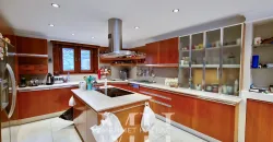 Bakırköy Florya’da Geniş Bahçeli ve Havuzlu 550 m² Lüks Villa