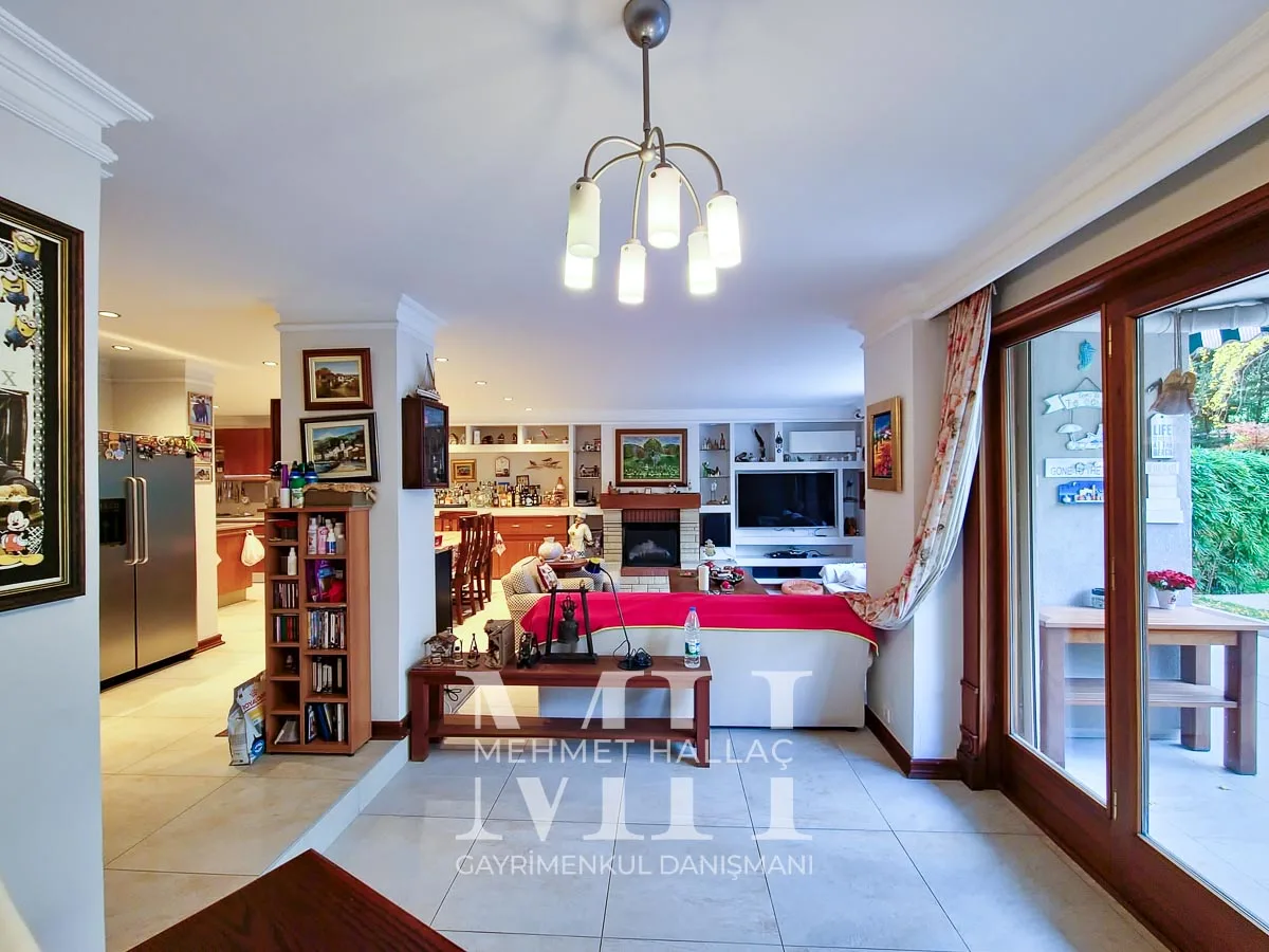 Bakırköy Florya’da Geniş Bahçeli ve Havuzlu 550 m² Lüks Villa