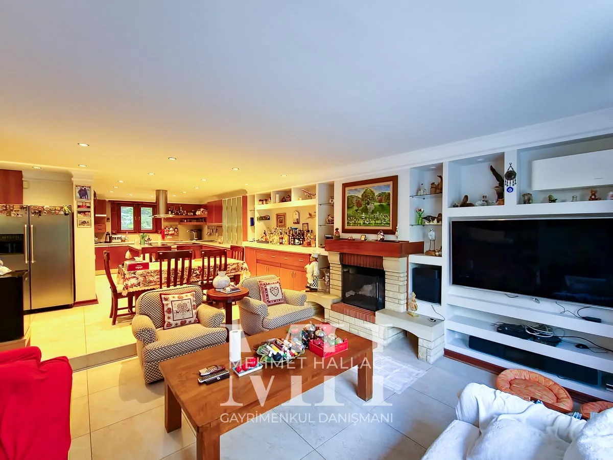 Bakırköy Florya’da Geniş Bahçeli ve Havuzlu 550 m² Lüks Villa