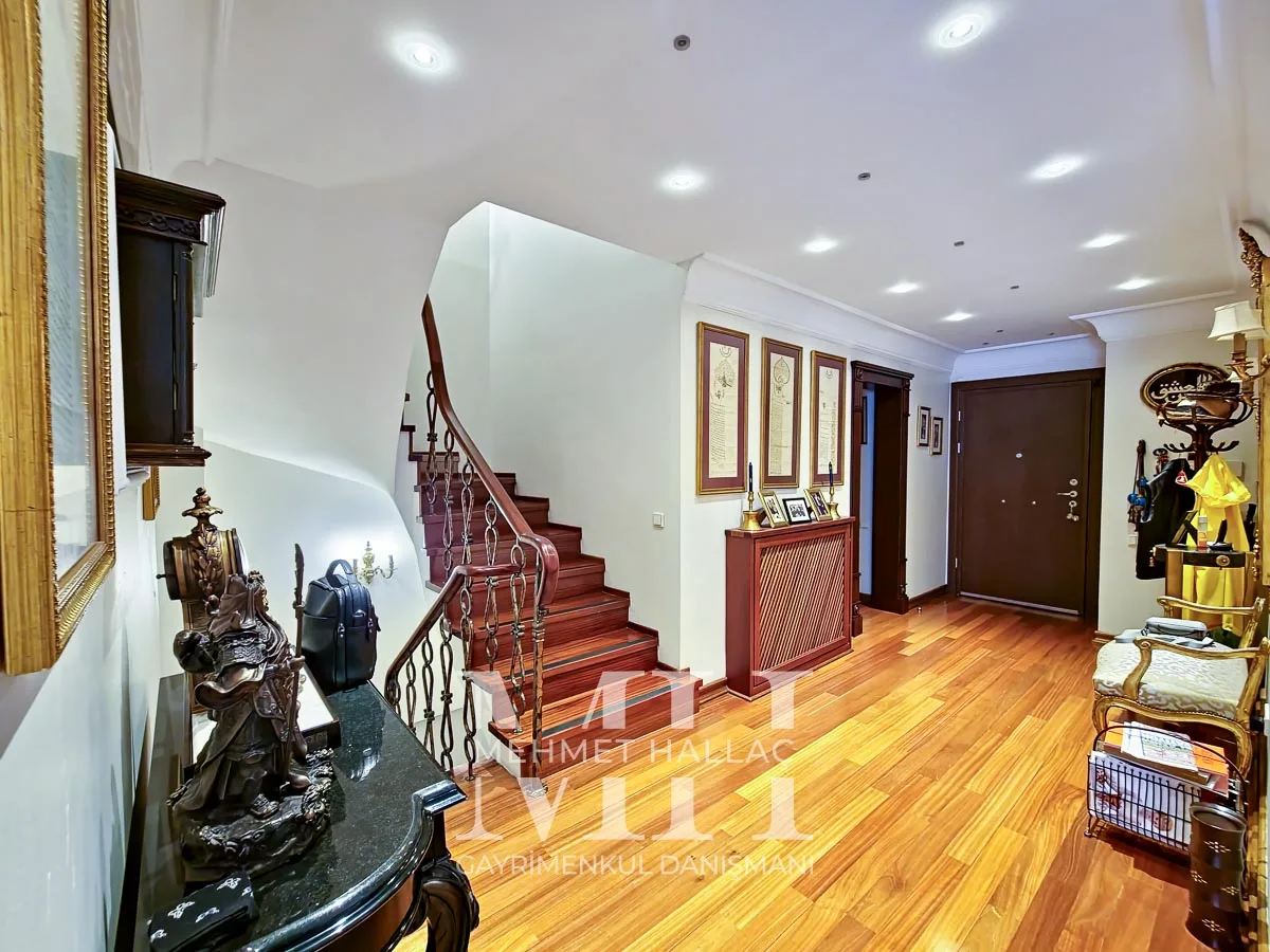 Bakırköy Florya’da Geniş Bahçeli ve Havuzlu 550 m² Lüks Villa