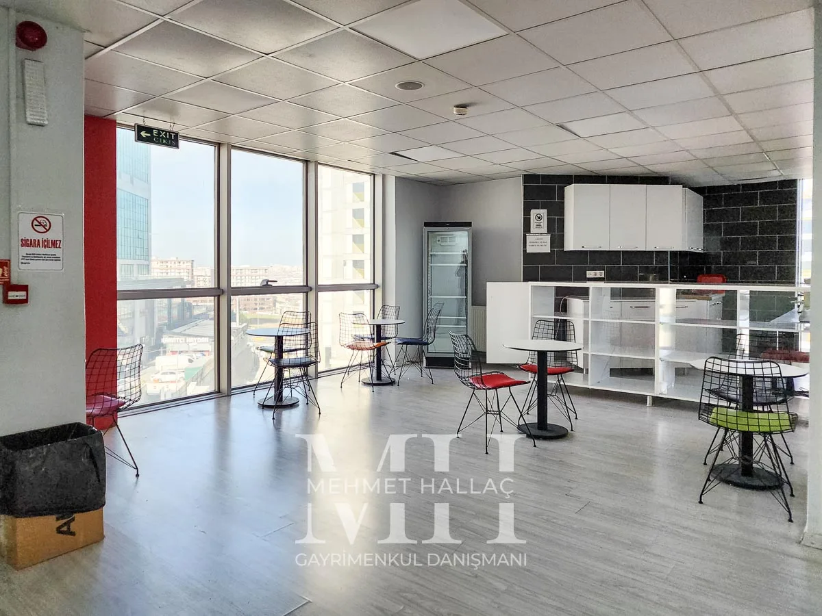 BEYLİKDÜZÜNÜN EN İŞLEK BÖLGESİNDE 12 DERSLİKLİ DERSANE