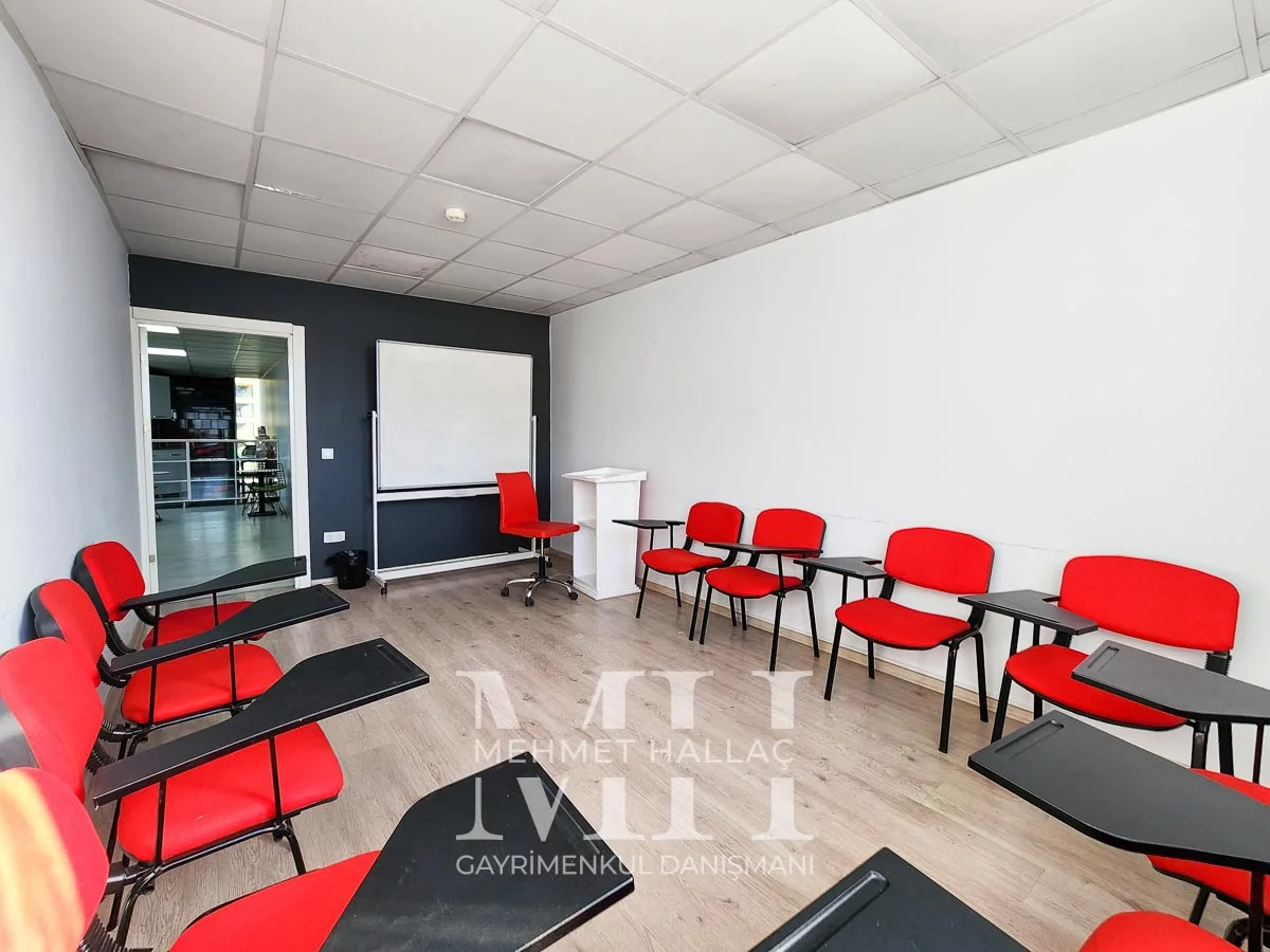 BEYLİKDÜZÜNÜN EN İŞLEK BÖLGESİNDE 12 DERSLİKLİ DERSANE