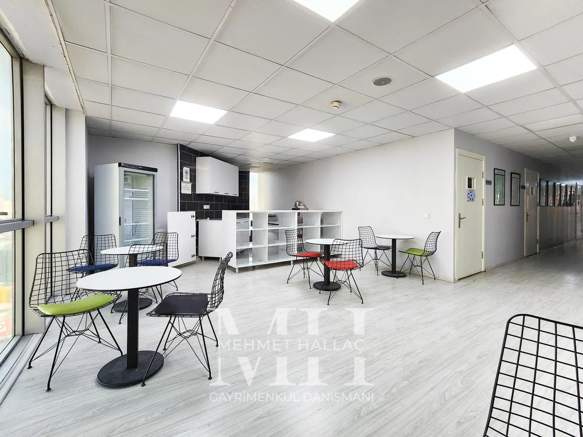 BEYLİKDÜZÜNÜN EN İŞLEK BÖLGESİNDE 12 DERSLİKLİ DERSANE