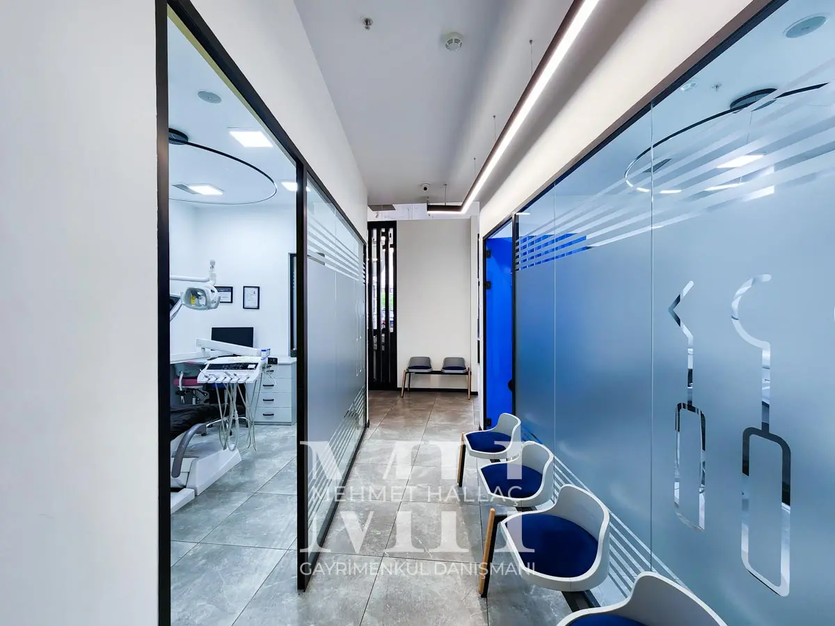 Beylikdüzüde E-5 Cephe 253 m2 Satılık Dükkan