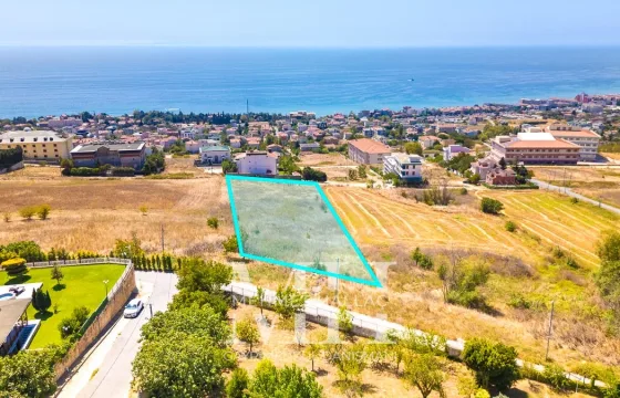B.çekmece Güzelcede Leb-i Derya Manzaralı 3200 m2 Arsa