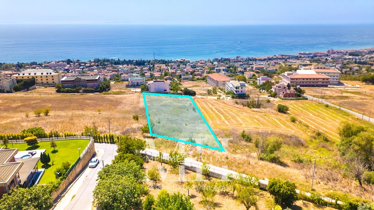 B.çekmece Güzelcede Leb-i Derya Manzaralı 3200 m2 Arsa