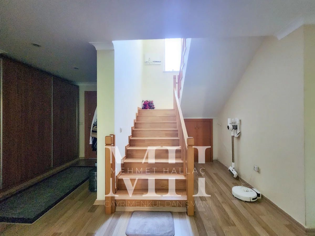 Silivri Gümüşyaka’da Denize Sıfır, Özel Kumsallı Sitede Satılık Villa