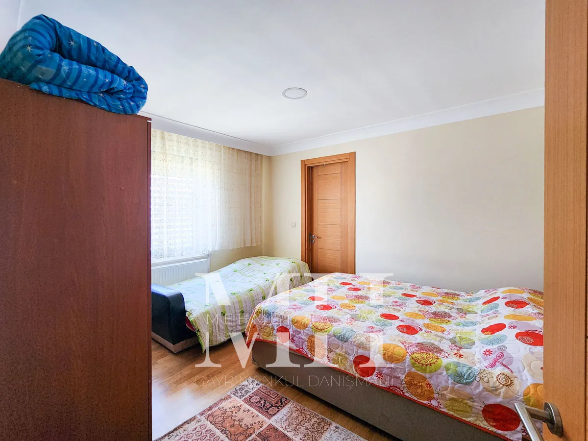 Silivri Gümüşyaka’da Denize Sıfır, Özel Kumsallı Sitede Satılık Villa