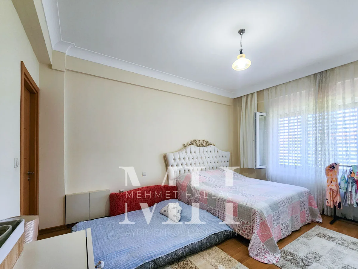 Silivri Gümüşyaka’da Denize Sıfır, Özel Kumsallı Sitede Satılık Villa