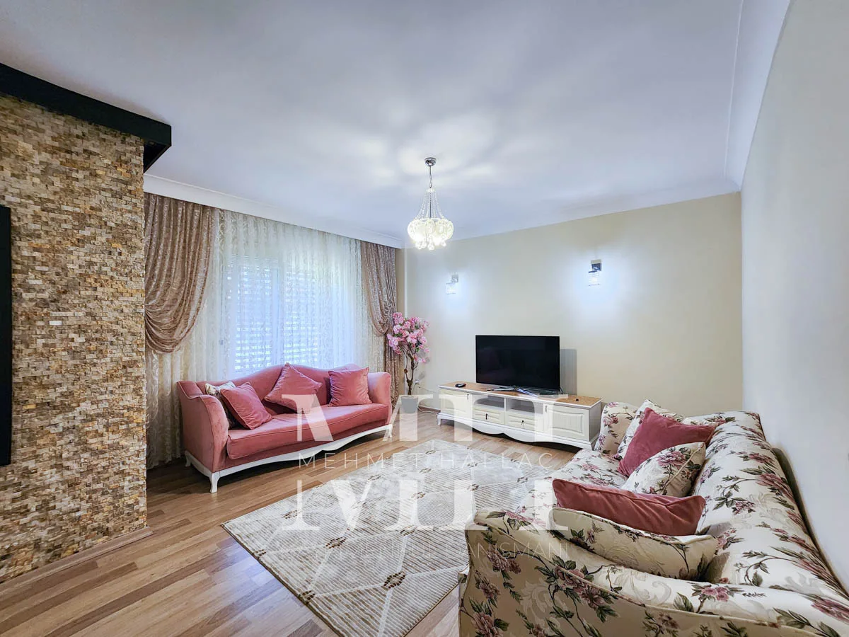 Silivri Gümüşyaka’da Denize Sıfır, Özel Kumsallı Sitede Satılık Villa