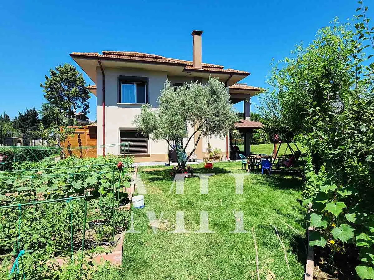 Silivri Gümüşyaka’da Denize Sıfır, Özel Kumsallı Sitede Satılık Villa