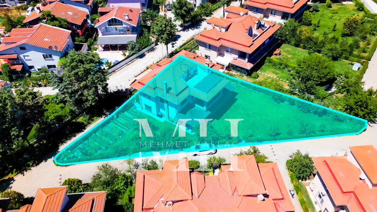 Silivri Gümüşyaka’da Denize Sıfır, Özel Kumsallı Sitede Satılık Villa