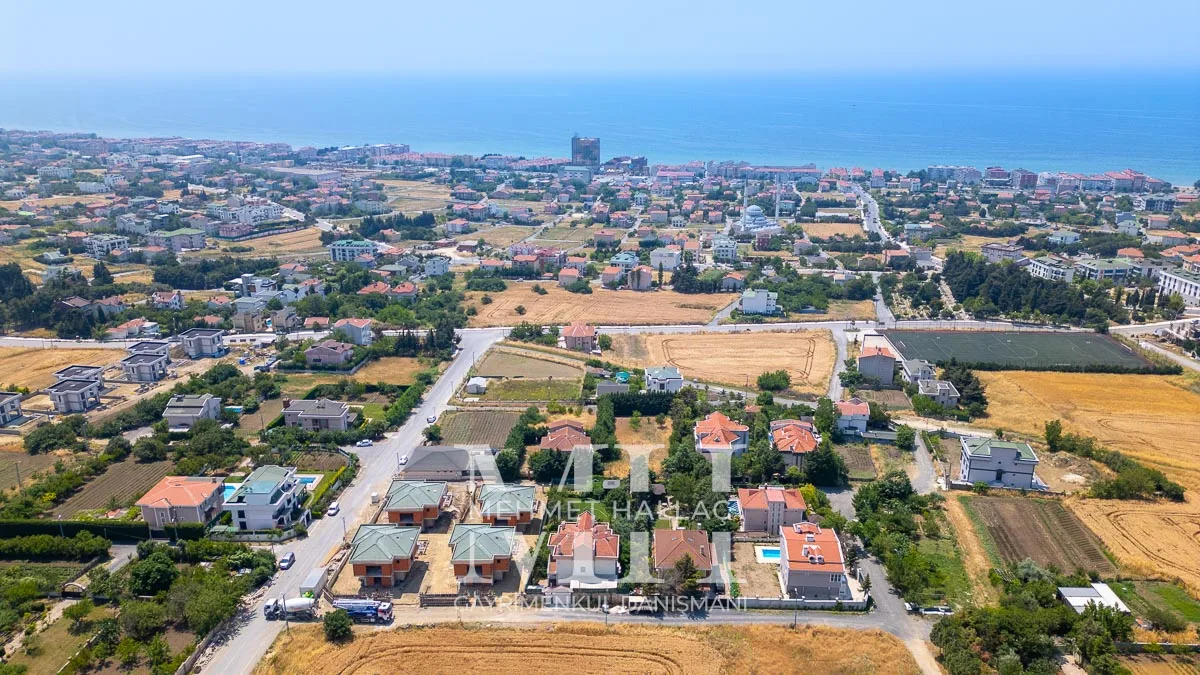 Büyükçekmece Kamilobada Satılık Villa İmarlı 1.303 m2 Arsa