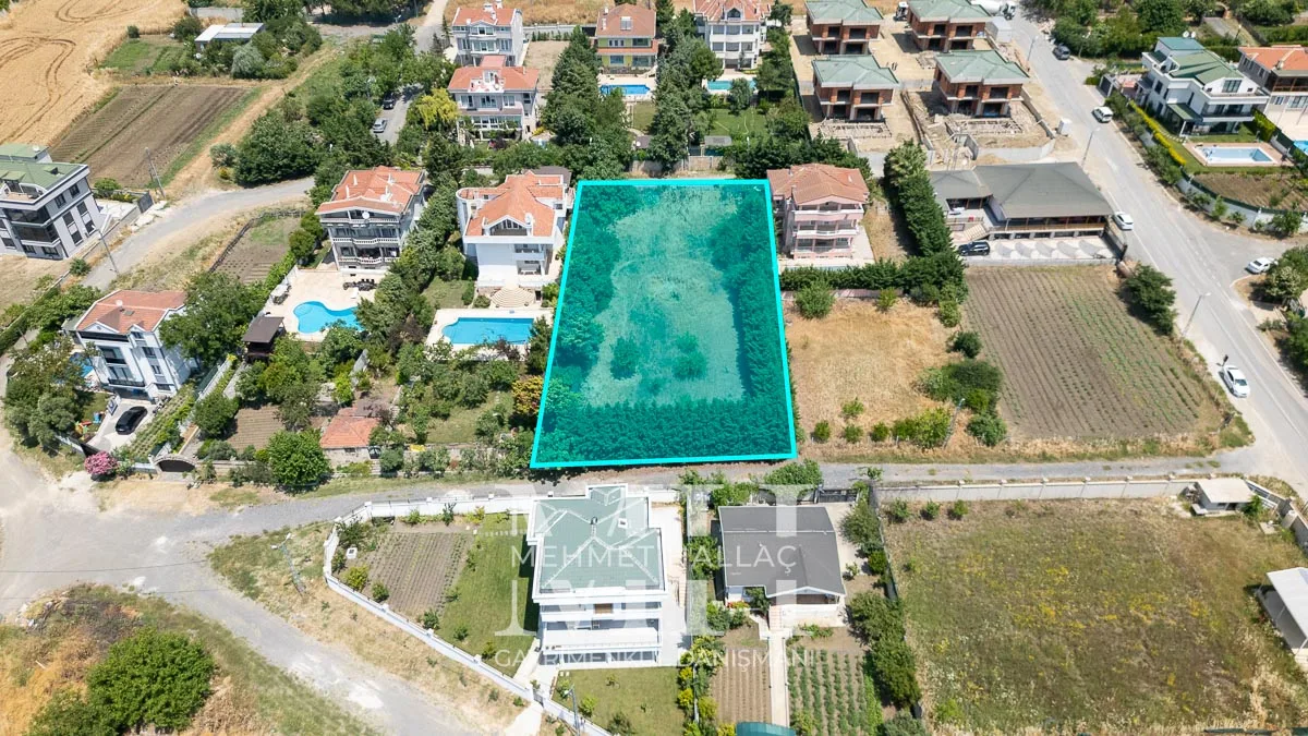 Büyükçekmece Kamilobada Satılık Villa İmarlı 1.303 m2 Arsa