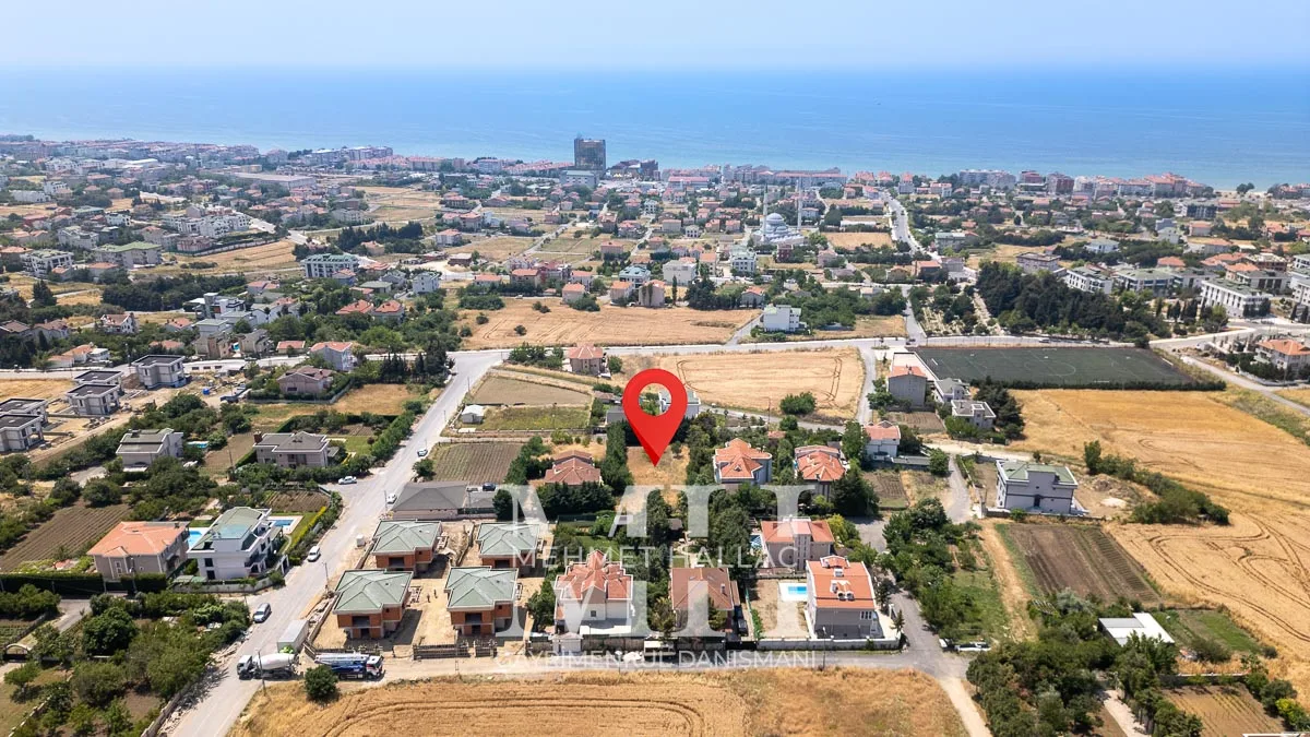Büyükçekmece Kamilobada Satılık Villa İmarlı 1.303 m2 Arsa