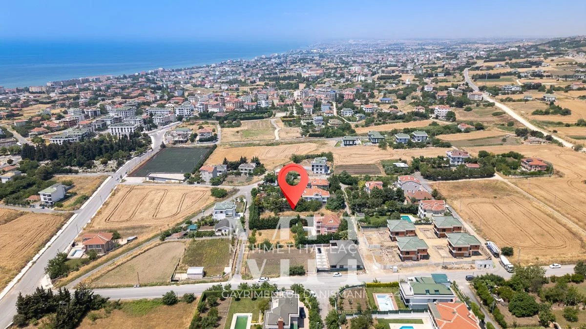 Büyükçekmece Kamilobada Satılık Villa İmarlı 1.303 m2 Arsa