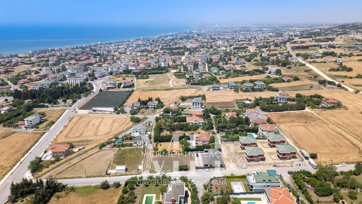 Büyükçekmece Kamilobada Satılık Villa İmarlı 1.303 m2 Arsa
