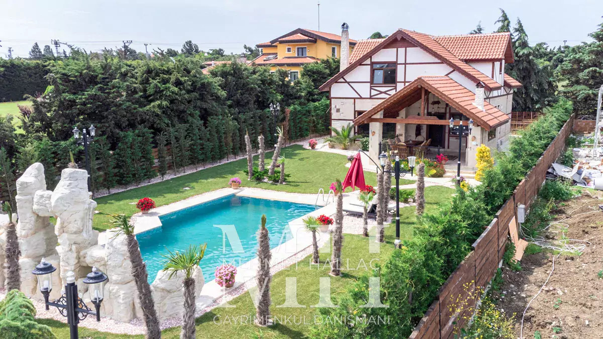 Silivri Kavaklı’da 1000m2 Arsa İçinde Müstakil Villa Silivri Kavaklı’da 1000m2 Arsa İçinde Müstakil Villa