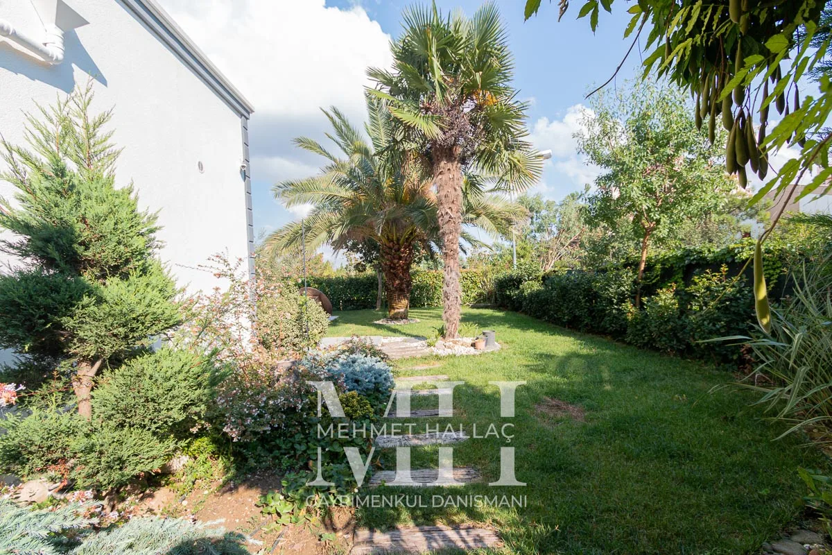 Büyükçekmece Sinanobada Müstakil Bahçeli 5+2 Villa