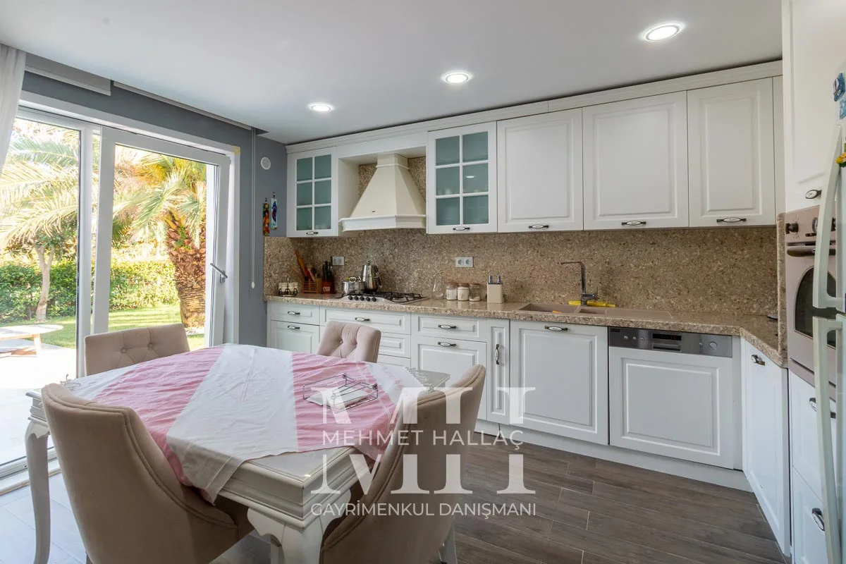 Büyükçekmece Sinanobada Müstakil Bahçeli 5+2 Villa