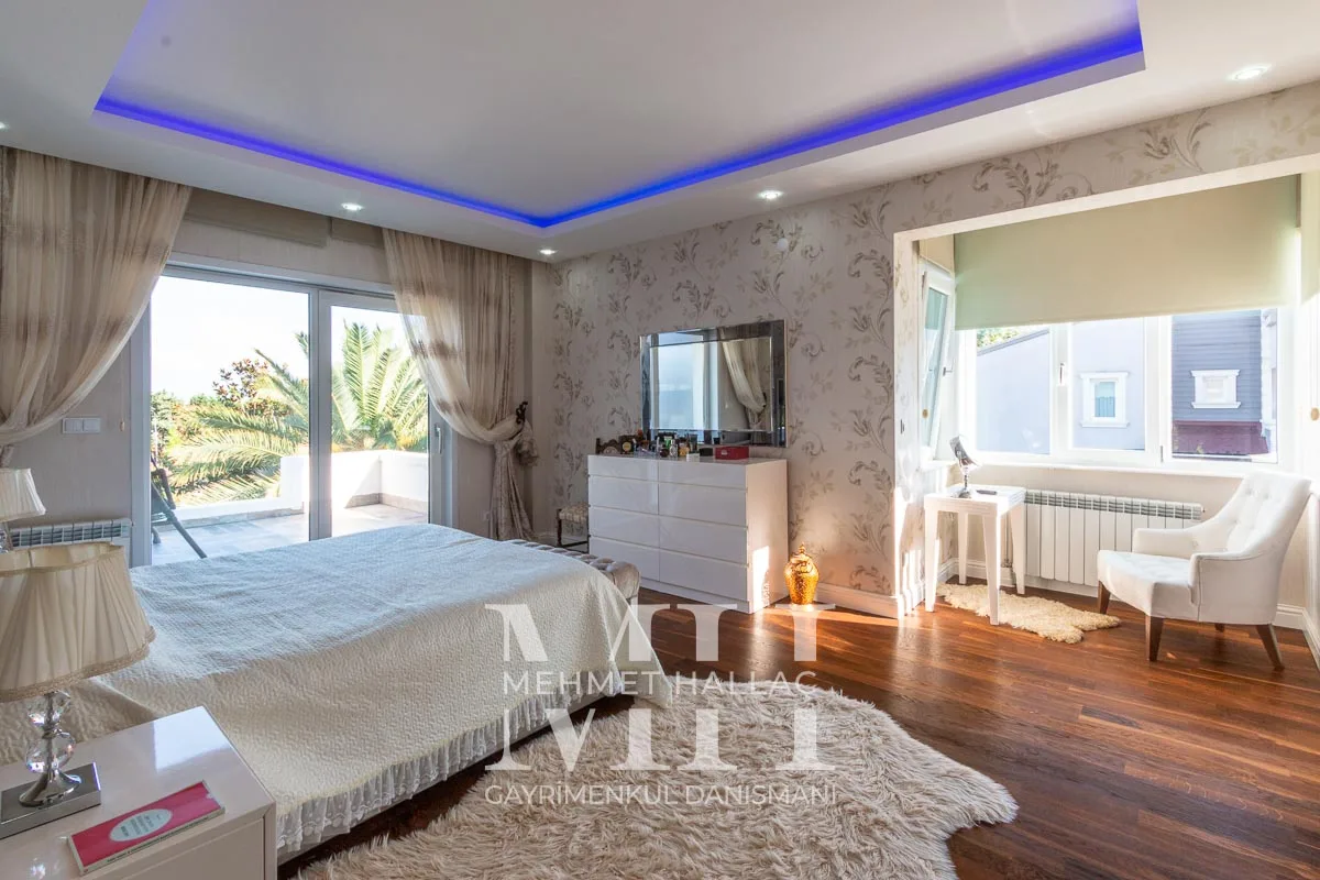 Büyükçekmece Sinanobada Müstakil Bahçeli 5+2 Villa