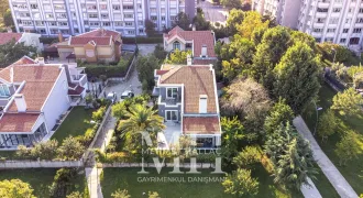 Büyükçekmece Sinanobada Müstakil Bahçeli 5+2 Villa