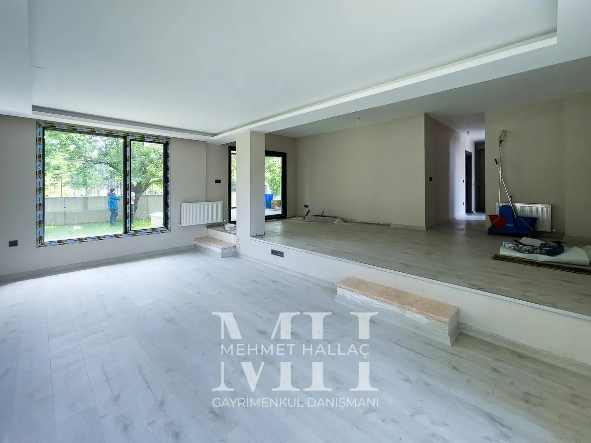 Büyükçekmece Sinanobada Müstakil 420 m2 Bahçeli Villa