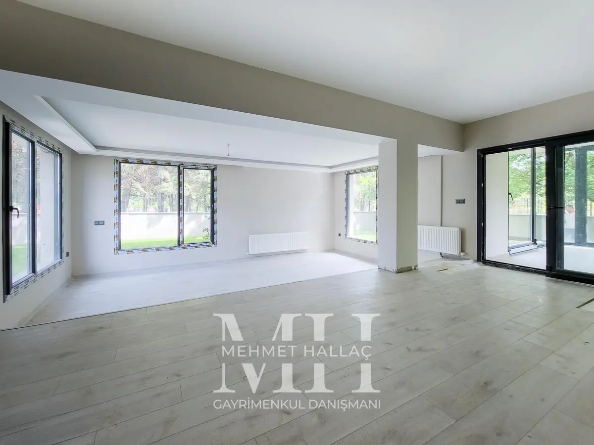 Büyükçekmece Sinanobada Müstakil 420 m2 Bahçeli Villa