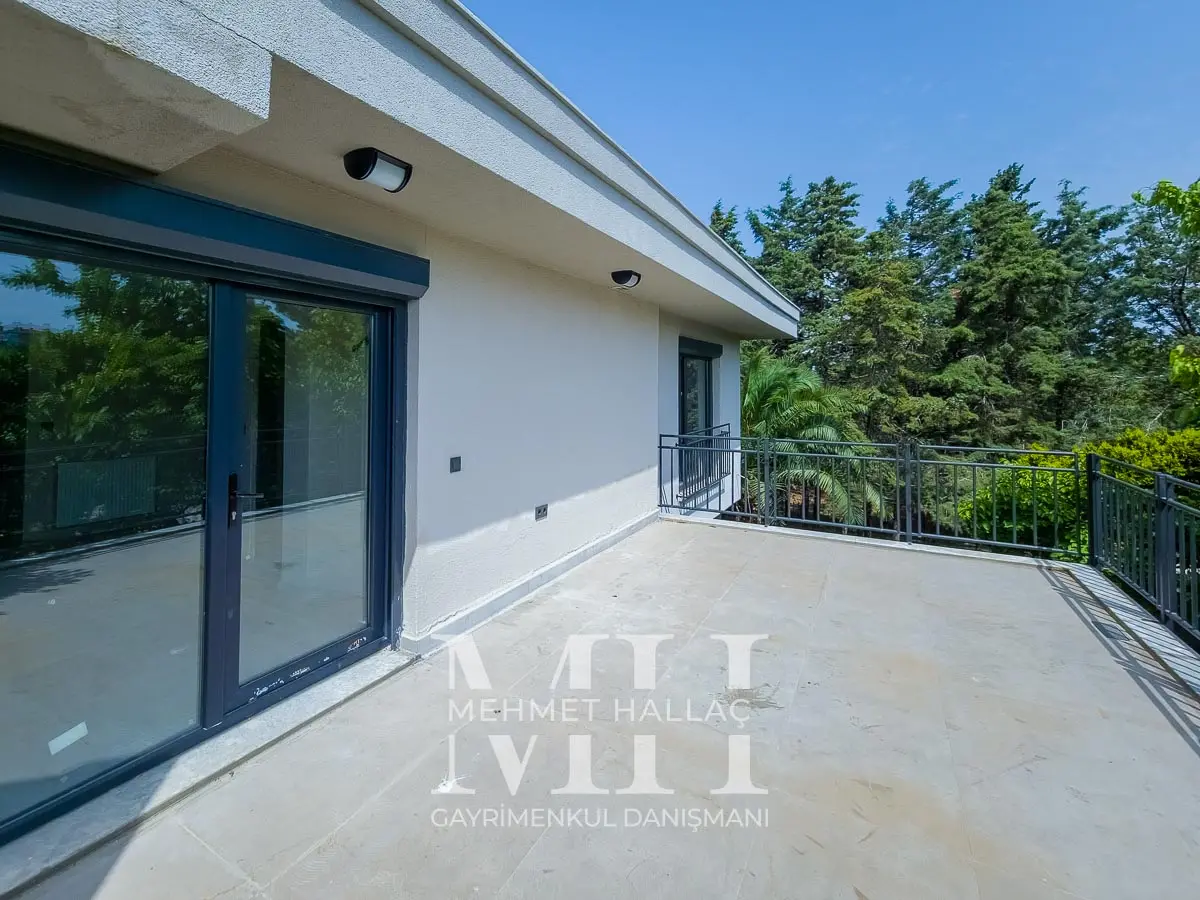 Büyükçekmece Sinanobada Müstakil 420 m2 Bahçeli Villa