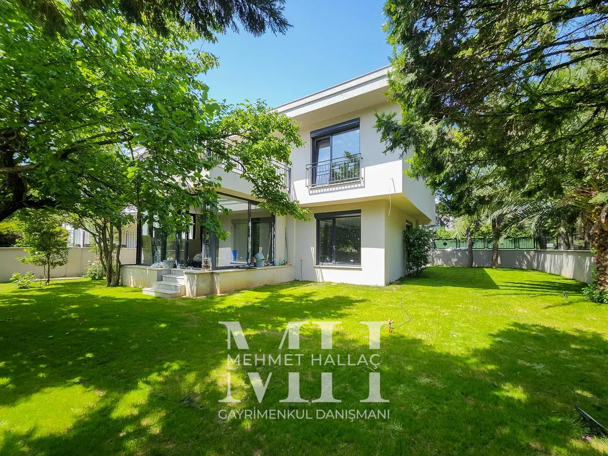 Büyükçekmece Sinanobada Müstakil 420 m2 Bahçeli Villa