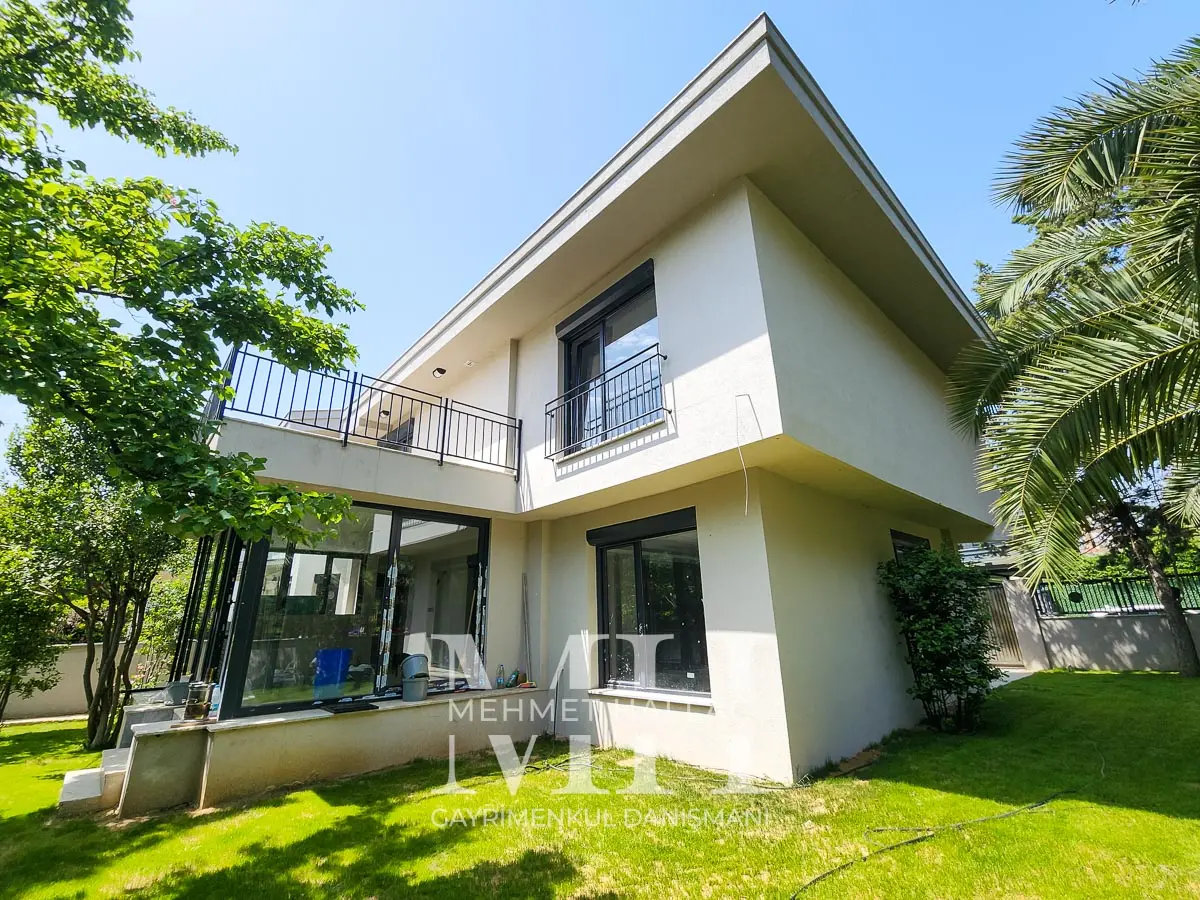 Büyükçekmece Sinanobada Müstakil 420 m2 Bahçeli Villa