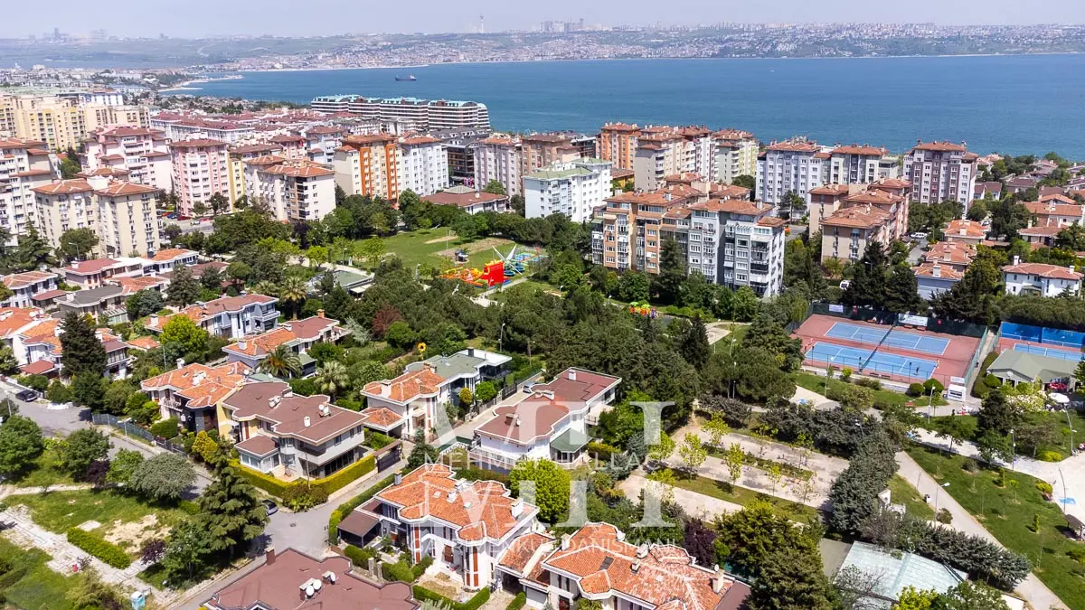 Büyükçekmece Sinanobada Müstakil 420 m2 Bahçeli Villa