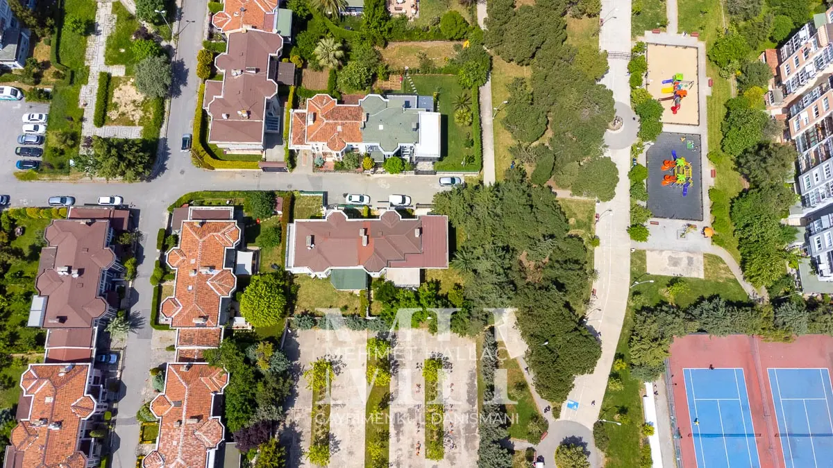 Büyükçekmece Sinanobada Müstakil 420 m2 Bahçeli Villa