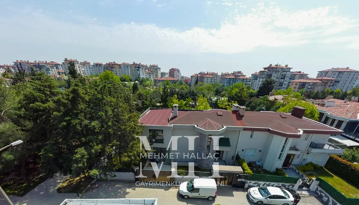 Büyükçekmece Sinanobada Müstakil 420 m2 Bahçeli Villa